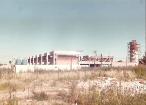 EDIFICIO EN CONSTRUCCIÓN DE LA FACULTAD REGIONAL DELTA – AÑO 1980 SAN MARTÍN 1171 – CAMPANA